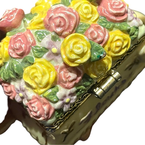 Small Fleurs Floral Wheelbarrow Trinket Box Hinged Lid Exquisite Detail - Picture 16 of 16